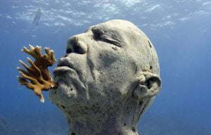 Muzeul subacvatic de la Cannes. O instalație creată după chipurile localnicilor