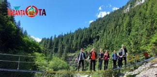 Jurnal din tabără – Ziua 3 – În care am avut de toate: drumeții, glume, accidente, prietenii noi, concursuri și multă oboseală