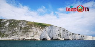 Croazieră de-a lungul coastei britanice de sud pe coasta Jurassic – Old Harry Rocks