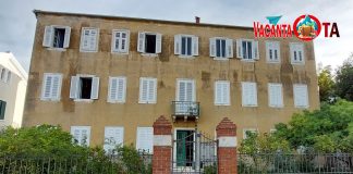 Sirena Studio Apartment în Zadar, o cazare aproape de mare și de Centrul Vechi. Ce să-ți dorești mai mult? O baie cu ușă… 😉