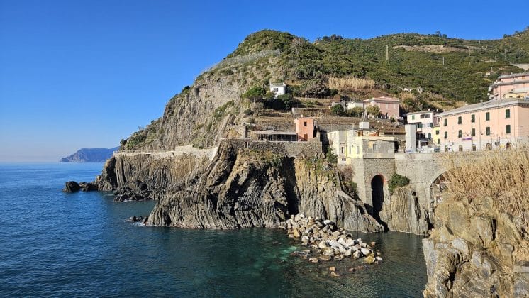 cinque terre riomaggiore