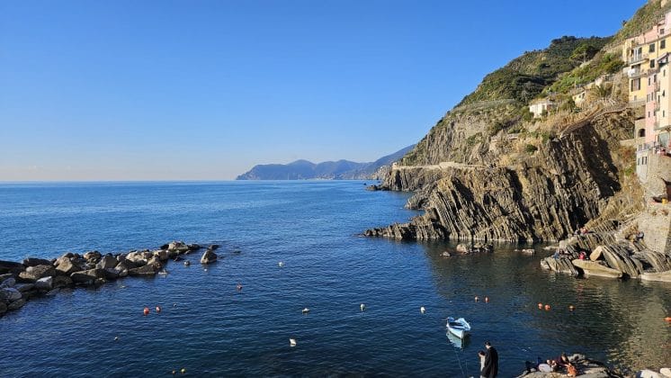 cinque terre riomaggiore