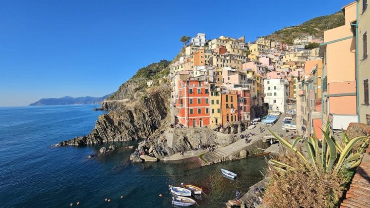 cinque terre riomaggiore