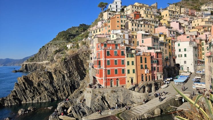 cinque terre riomaggiore