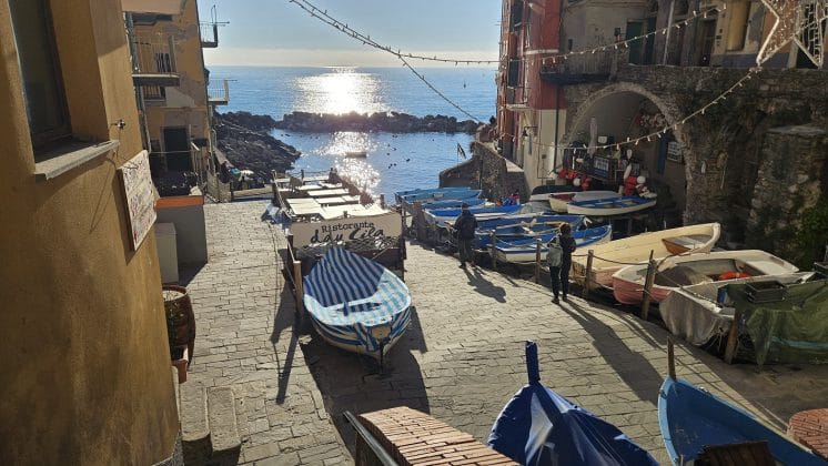cinque terre riomaggiore