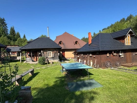 pensiunea satul bucovinean