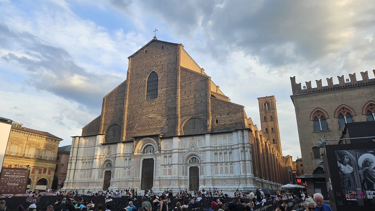 piazza maggiore bologna