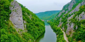 Cazanele Dunării, locul unde fluviul își ține răsuflarea cazanele-dunarii-decebal